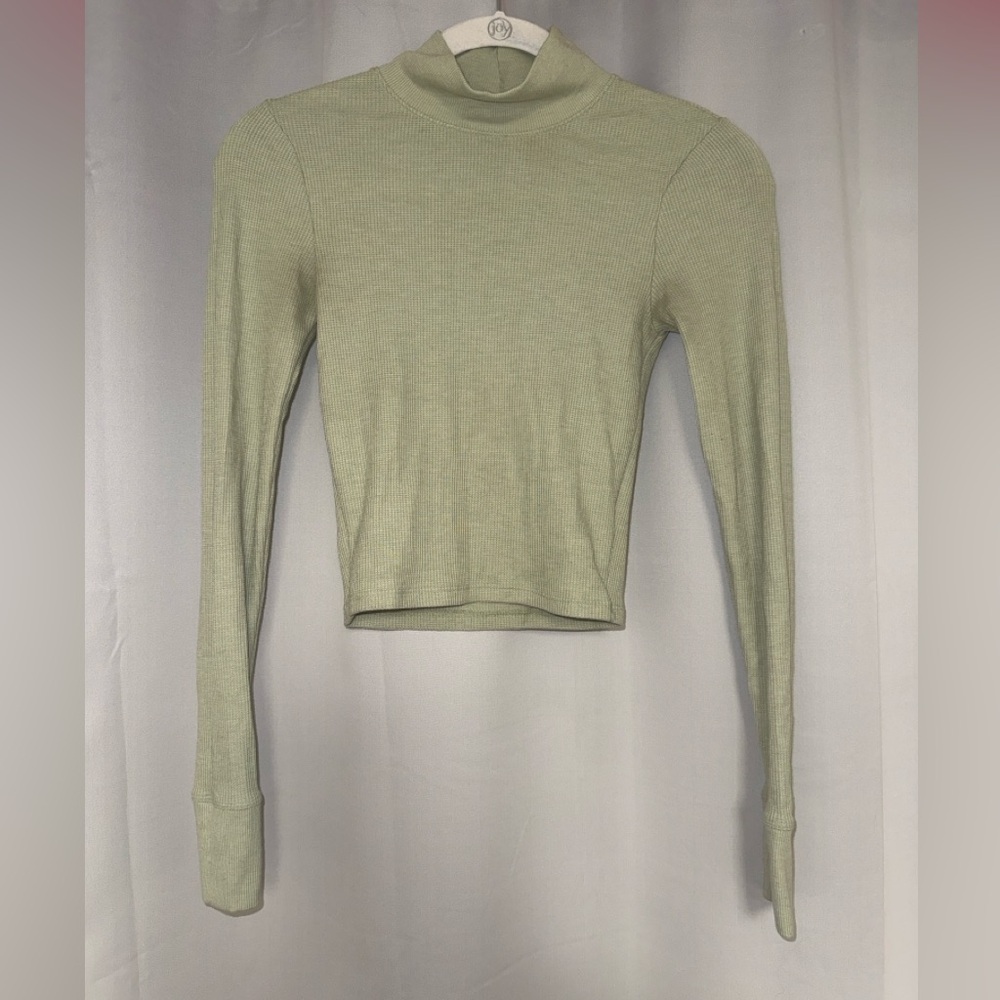 American Eagle Outfitters Light Green Long Sleeve crop Top